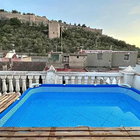 Casa Con Jacuzzi Y Piscina Con Vistas Al Castillo